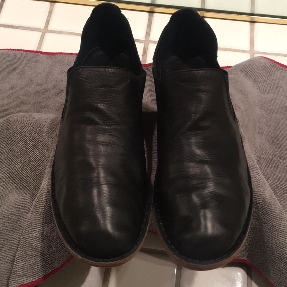 Vince Women’s leather slip on loafers used conditions